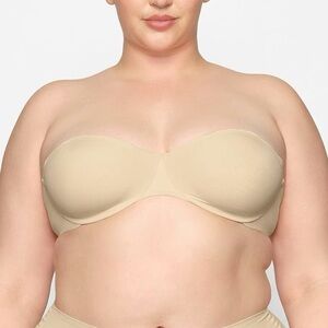 Skims Smoothing Intimates Unlined Strapless Bra size 34B NWT